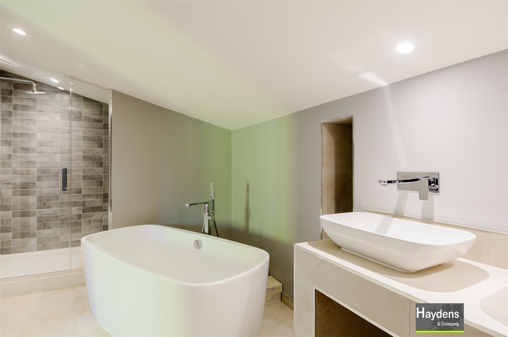 5 Bedrooms, House - Semi-Detached